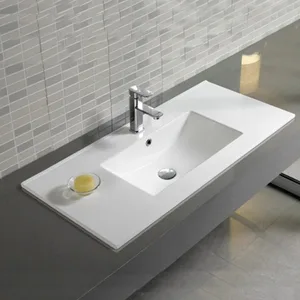 כיור אינטגרלי לבן מבריק