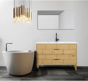 ארון אמבטיה מונח בריק