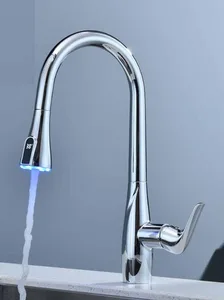 ברז מטבח נשלף 2 מצבי זרימה ונורת לד שחור מט 1096BL סיוון אופיר